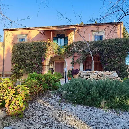 Melina Lafattoriasecondonoi Casa Criscione